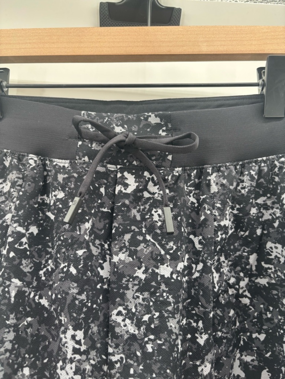 Lululemon athletica Black & White Speckled Athletic Shorts Size Medium NWT - Picture 6 of 8